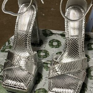 Good American Silver Snake-Embossed Platform Sandals